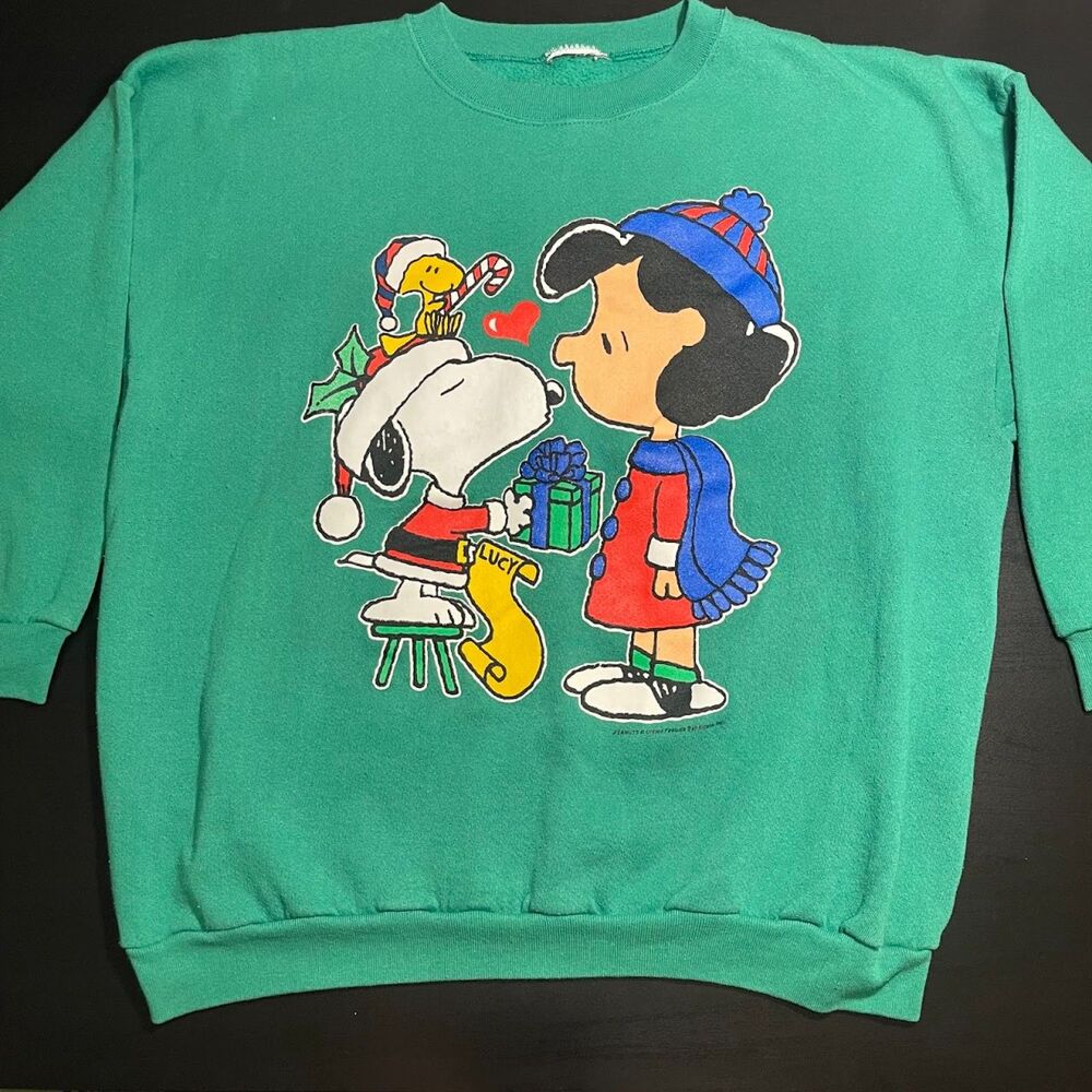 Vintage Charles Schulz Peanuts Snoopy Kissing Lucy Christmas Sweatshirt
